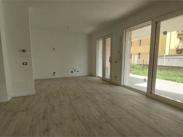 VENDITA 3 LOCALI CON GIARDINO PRIVATO