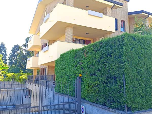 3 locali con giardino privato e taverna 