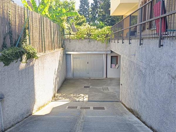 3 locali con giardino privato e taverna 