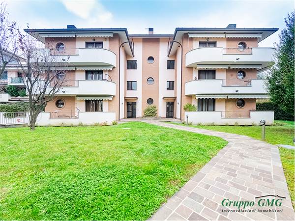 3 LOCALI CON TERRAZZO 