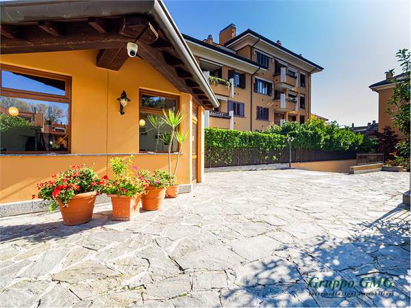 3 LOCALI CON BOX E CANTINA