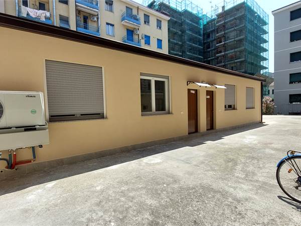 2 LOCALI - PIANO TERRA CON BOX AUTO DOPPIO