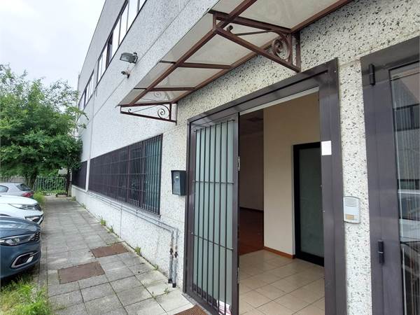 VENDIT  LABORATORIO  MQ. 178 PIANO TERRA