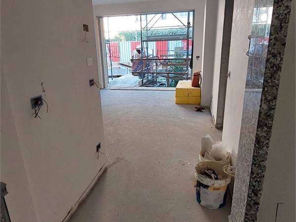 3 LOCALI CON GIARDINO