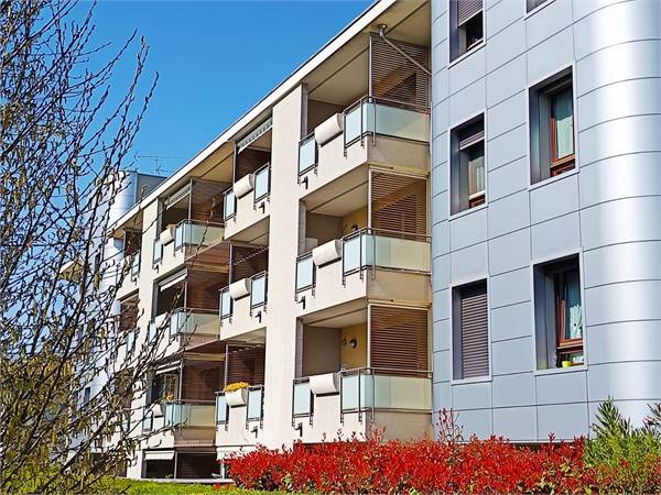 2 LOCALI CON CANTINA E BOX