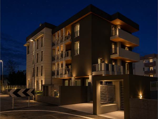4 LOCALI CON TERRAZZO